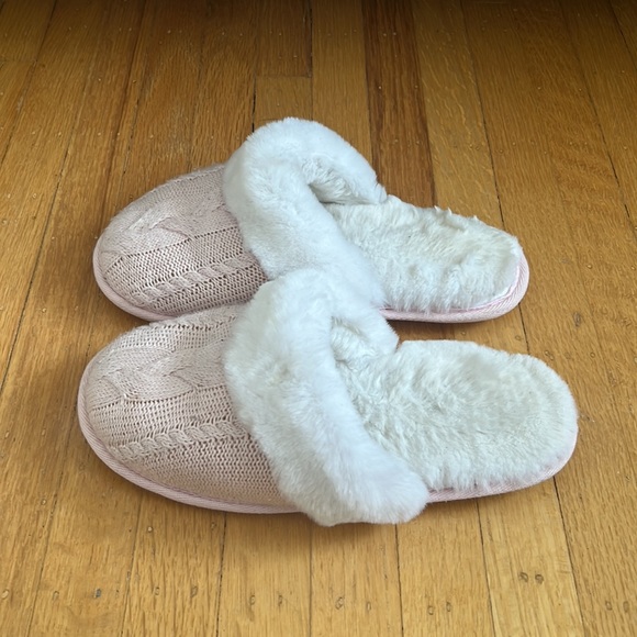 Victoria's Secret Pink Shoes Slippers - Picture 3 of 9